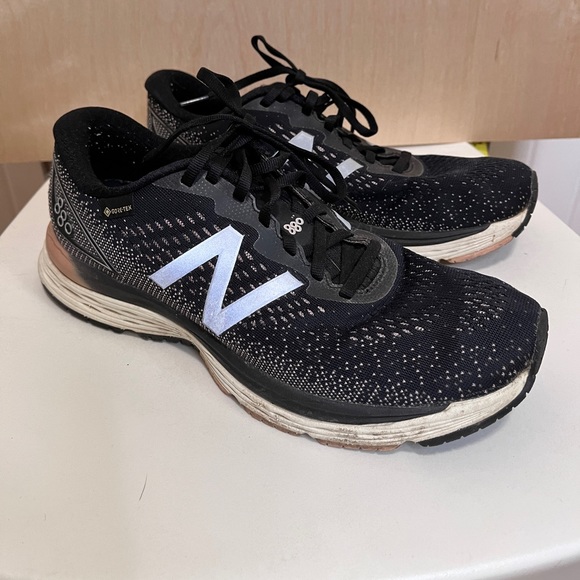 New Balance 880 running shoes 9.5 - Picture 2 of 10